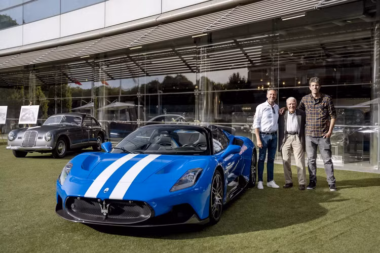 Alberto và Ettore Maserati là những người cháu ruột của Ettore Maserati, nhà sáng lập thương hiệu Maserati cùng với các anh em của ông là Alfieri và Ernesto vào năm 1914. Những người cháu Alberto và Ettore Maserati cũng được thừa hưởng từ ông nội niềm đam mê với những khối động cơ và khao khát biến ước mơ thành hiện thực.