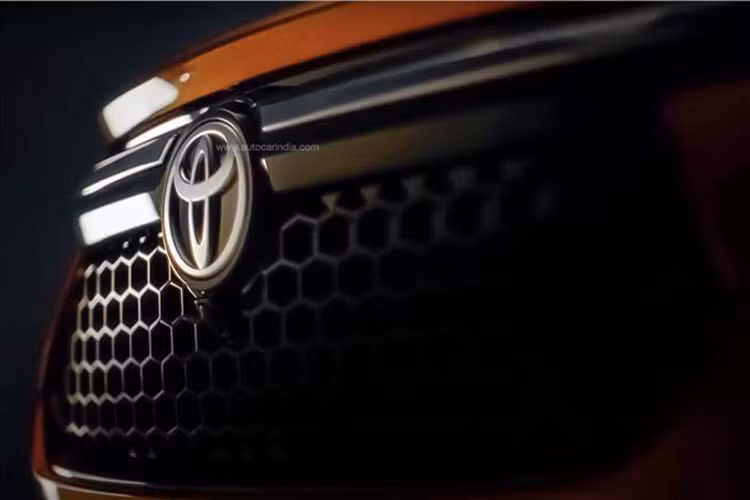 Trong khi đó, trang bị của mẫu SUV lai Coupe giá rẻ này rất có thể sẽ dùng chung với Suzuki Fronx như màn hình cảm ứng trung tâm 9 inch, hỗ trợ Apple CarPlay/Android Auto không dây, điều khiển bằng giọng nói, màn hình hiển thị thông tin kính lái HUD, tính năng cập nhật phần mềm qua WiFi, hệ thống âm thanh 6 loa và sạc điện thoại không dây.
