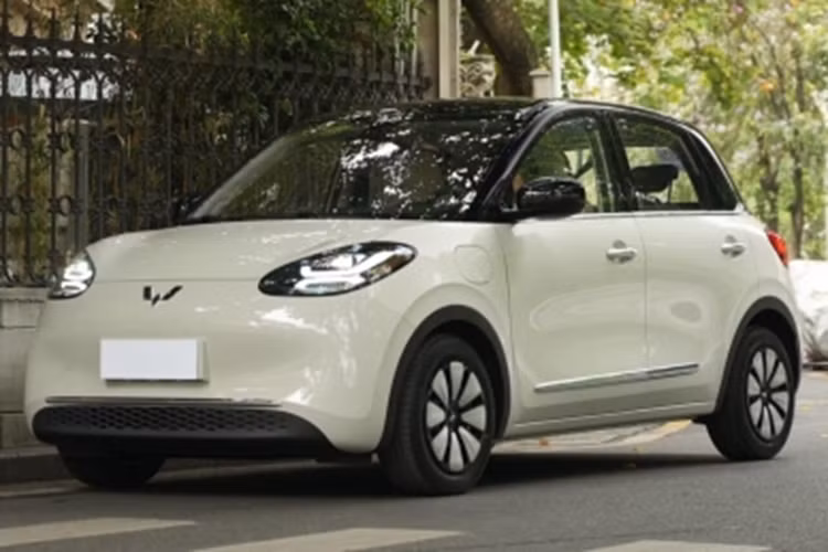 Ra mắt vào cuối tháng 3 năm 2023, đến nay, Wuling Bingo đã đạt doanh số hơn 230.000 chiếc trong 9 tháng, đứng đầu bảng xếp hạng doanh số bán xe điện cỡ nhỏ. Mẫu xe điện này nhiều khả năng sẽ được bán chính hãng tại Việt Nam ngay trong năm nay.