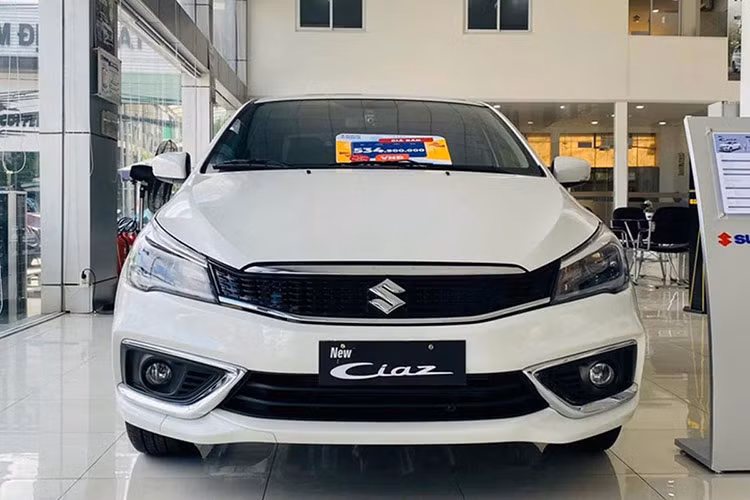 Ngoài ra, xe còn được trang bị động cơ khá lành và tiết kiệm xăng. Động cơ của mẫu xe này là máy xăng 4 xi-lanh, dung tích 1.4L, sản sinh công suất tối đa 91 mã lực và mô-men xoắn cực đại 130 Nm. Sức mạnh được truyền tới cầu trước thông qua hộp số tự động 4 cấp.