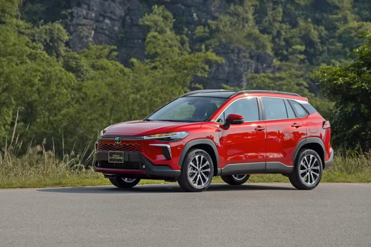 Cụ thể, mẫu xe hybrid “ăn khách” nhất là Toyota Corolla Cross hybrid tại Việt Nam với doanh số bán ra đạt 148 chiếc. Lũy kế từ đầu năm đến nay, Toyota đã bàn giao tổng cộng 564 chiếc Corolla Cross hybrid đến tay khách hàng.