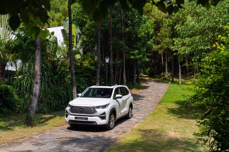 Kết thúc tháng 8, Toyota Innova Cross HEV ghi nhận doanh số chỉ đạt 61 xe. Tuy nhiên, cộng dồn 8 tháng đầu năm 2024, mẫu xe này vẫn đạt doanh số là 1.046 xe được bàn giao đến tay khách hàng.