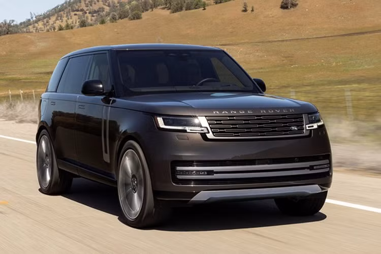 Những chiếc Range Rover đầu tiên sản xuất tại Ấn Độ sẽ được trưng bày tại Range Rover House India, nằm ở thị trấn ven biển Alibaug. Việc giao hàng dự kiến sẽ bắt đầu vào ngày 24/5 đối với Range Rover và ngày 16/8 đối với Range Rover Sport.