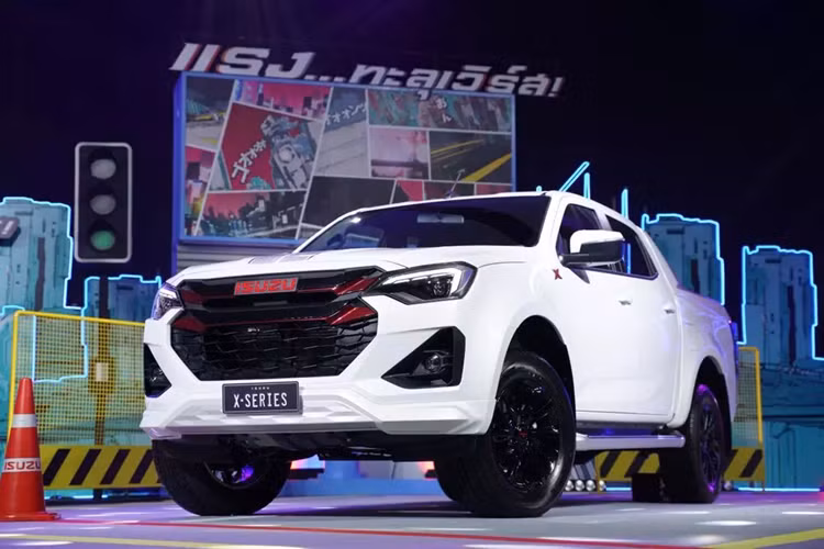 Ngày 30/1/2024 vừa qua, hãng Isuzu đã chính thức vén màn phiên bản nâng cấp nhẹ của dòng xe bán tải D-Max X-Series ở thị trường Thái Lan. Mẫu xe này có 2 phiên bản Isuzu D-Max Speed và Hi-Lander với giá bán dao động từ 748.000 - 1.024.000 Baht (khoảng 517 - 708 triệu đồng).