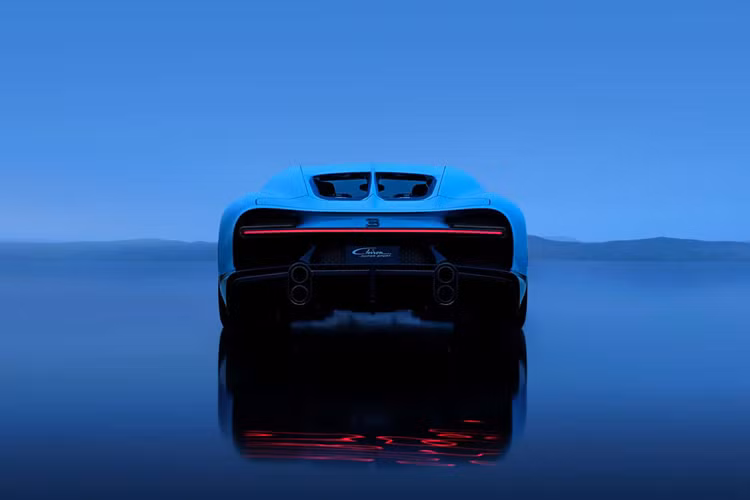 Bugatti vẫn đang sản xuất chiếc Mistral Roadster (99 chiếc) và Bolide dành riêng cho đường đua (40 chiếc), cả hai mẫu xe này đều được phát triển dựa trên Chiron. Chiếc xe hoàn toàn mới của công ty sẽ ra mắt vào tháng 6 với động cơ V-16 hút khí tự nhiên.