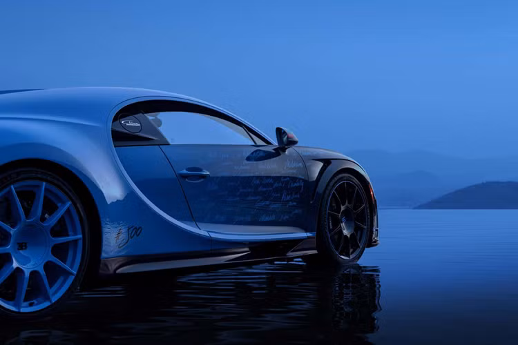 Hiện tại, thông tin chủ sở hữu của chiếc và giá xe Bugatti Chiron L’Ultime vẫn không được thương hiệu Hypercar Pháp tiết lộ, tuy nhiên rất có thể chiếc xe này sẽ được chuyển đến Mỹ do xe có các phần đèn phản quang đặc thù của thị trường này.