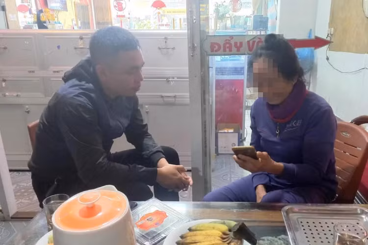 Chu tiem vang nhanh tri giup khach hang khong bi lua 76,5 trieu
