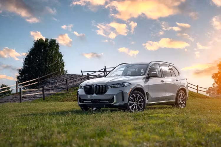 Năm 2024 đánh dấu một cột mốc quan trọng trong quá trình phát triển của nhãn hiệu BMW nói chung cũng như dòng xe X5 nói riêng. Chính vì vây, phiên bản BMW X5 Silver Anniversary Edition kỷ niệm 25 năm đã ra đời.