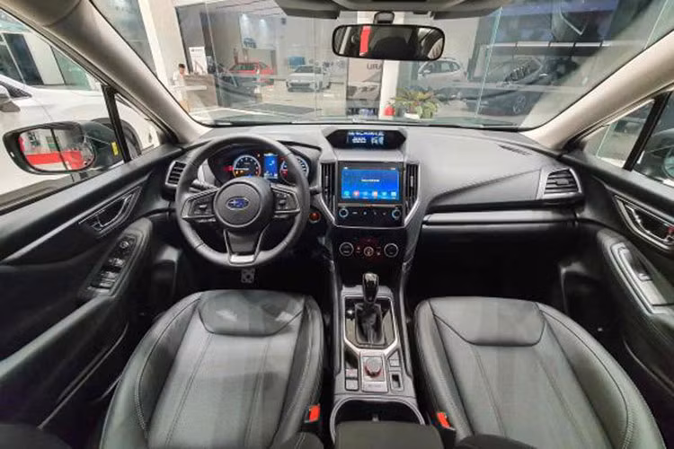 Như vậy, giá bán của Subaru Forester trong tháng 10/2024 chỉ còn dao động từ 869 - 969 triệu đồng, rút ngắn đáng kể về mặt khoảng cách so với những đối thủ cùng phân khúc như Mazda CX-5 (749 - 979 triệu đồng), Hyundai Tucson (769 - 919 triệu đồng) và Ford Territory (799 - 929 triệu đồng).