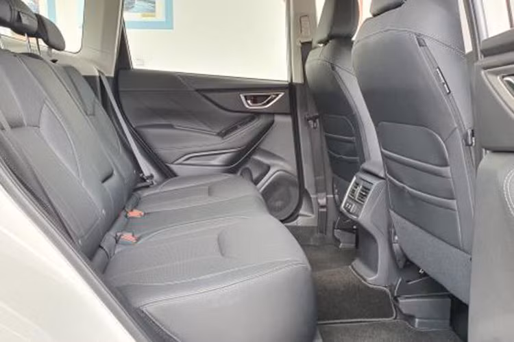 Tuy nhiên, so với nhiều đối thủ, Subaru Forester vẫn có bất lợi, đó là không được hưởng chương trình hỗ trợ 50% lệ phí trước bạ của Chính phủ dành cho xe sản xuất, lắp ráp trong nước trong thời gian từ ngày 1/9 đến hết ngày 30/11/2024. Nguyên nhân là bởi Subaru Forester được nhập khẩu nguyên chiếc từ Thái Lan.