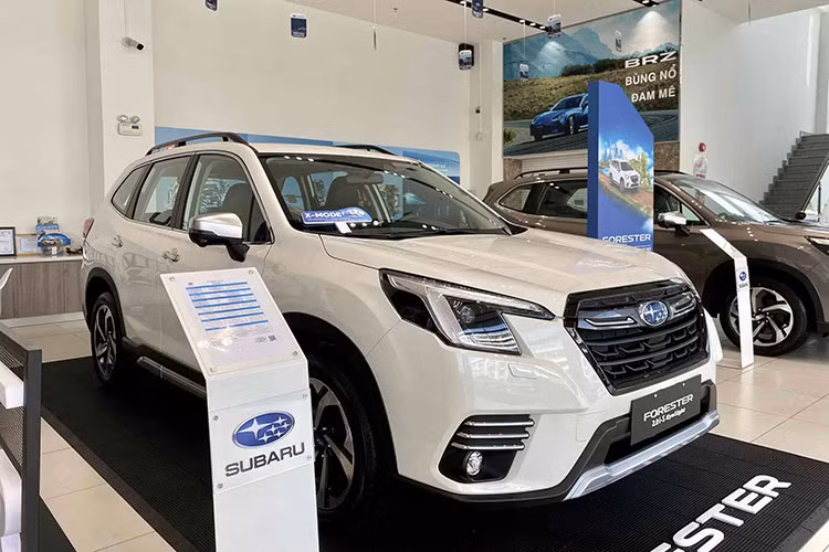 Ngày đầu tháng 10/2024, Subaru Việt Nam tiếp tục triển khai chương trình khuyến mãi chính hãng cho các mẫu xe của mình, bao gồm Forester. Theo đó, trong tháng 10 này, mẫu xe bán chạy nhất của thương hiệu là Subaru Forester giảm giá mạnh so với tháng liền trước.
