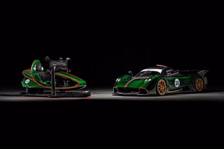 Trưởng nhóm Động lực học của Pagani, Franco Morsino cho biết:”Chúng tôi mong muốn tạo ra một trình mô phỏng lái xe năng động, chuyên nghiệp với độ chân thực độc đáo hơn nhằm mục đích góp phần không ngừng nâng cao kỹ năng lái xe của khách hàng.