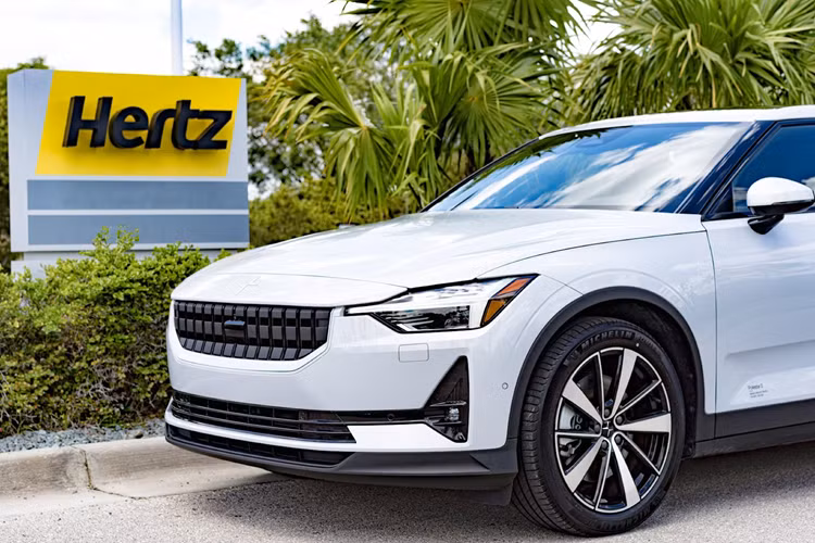 Hertz rao ban 20.000 oto dien, quay tro lai xe dong co dot trong-Hinh-2