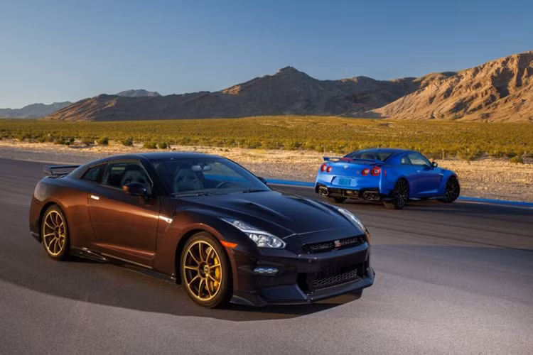 Nissan GT-R - 