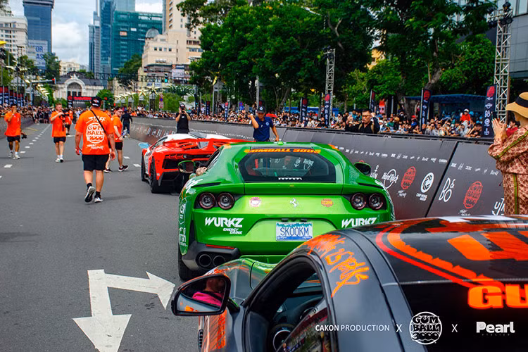 Tâm điểm của hành trình siêu xe Gumball 3000 diễn ra ở Việt Nam trong ngày hôm này và ngày mai 15/9, với hoạt động khai mạc Gumball Grid - được mệnh danh là “bãi xe đắt giá nhất thế giới”.