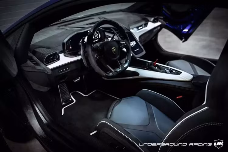 Đối với dự án mới nhất của mình, Underground Racing đã chuyển sự chú ý sang độ xe Lamborghini Revuelto và tạo ra ví dụ đầu tiên trên thế giới với một cặp tăng áp được bắt vít vào động cơ V12 6,5 lít mạnh mẽ.