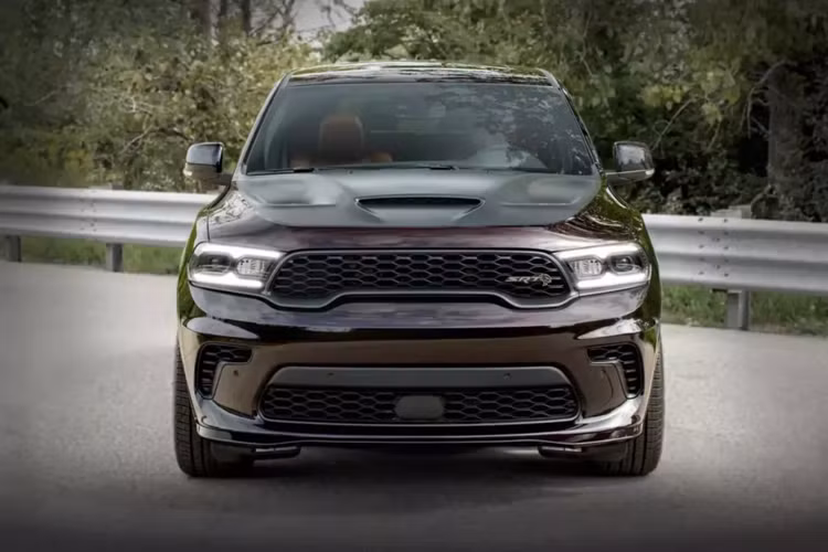 Dodge luôn tạo ra những mẫu xe công suất khủng, thời gian tăng tốc 0-100 km/h không thua kém gì các siêu xe, và Dodge Durango SRT Hellcat 2024 mới là 1 trong những cổ máy khủng đó, dù nó là 1 chiếc xe SUV có đến 6/7 chỗ ngồi, trở thành xe SUV thương mại mạnh nhất thế giới.