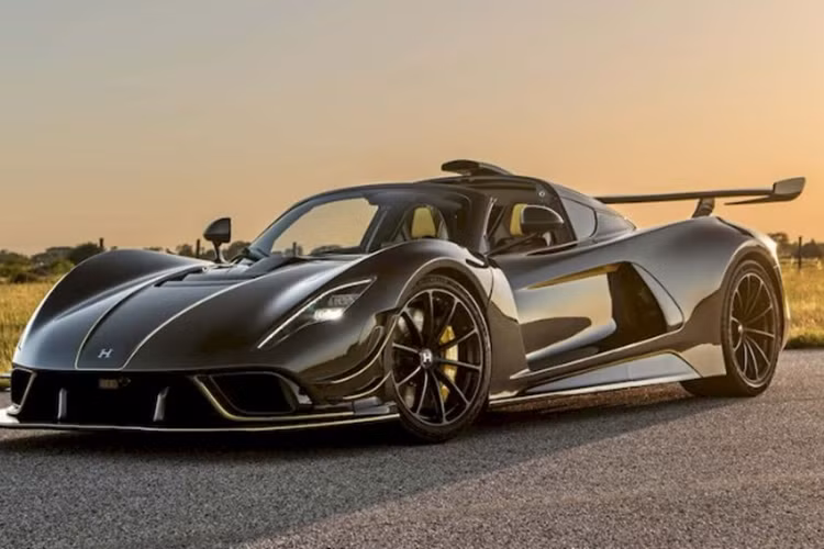 Trên thế giới hiện nay có tổng cộng 90 chiếc Hennessey Venom F5 giới hạn được sản xuất bao gồm 24 chiếc bản coupe và 30 chiếc Roadster. Xe còn có phiên bản hiệu năng cao Revolution và Revolution Roadster cũng được sản xuất giới hạn với số lượng lần lượt là 24 chiếc và 12 chiếc.