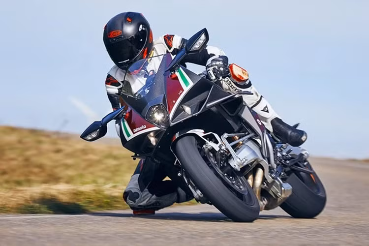 Theo đại diện đại lý Kawasaki, cho biết hãng chỉ đem về một chiếc siêu môtô Bimota Tesi H2 với bán dự kiến 2,2 tỷ đồng. Đại diện đại lý nói: "Xe được nhập khẩu từ Italy. Để đưa được xe về Việt Nam mất 4 tháng".