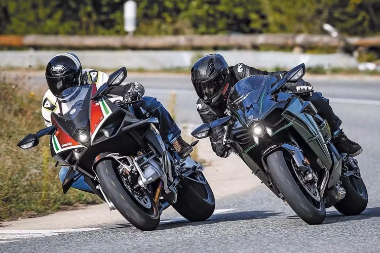 Khi được mang về Việt Nam, Bimota Tesi H2 sẽ trở thành mẫu sportbike chính hãng có giá bán đắt giá nhất. Hiện tại, danh hiệu này đang thuộc về mẫu BMW M 1000 RR với giá bán 1,6 tỷ đồng.