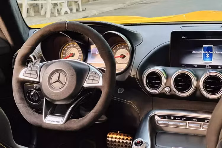 Trước đó, trong garage xe của doanh nhân này đã có mẫu xe Mercedes-AMG GT S khác nhưng là Edition 1, bên cạnh đó còn có 2 chiếc Mercedes-AMG GT R và siêu xe giới hạn Mercedes-AMG GT R Pro.