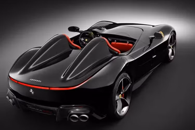 Động cơ mạnh mẽ này sẽ giúp siêu xe Ferrari Monza SP2 chỉ mất thời gian 2,9 giây để tăng tốc lên 100 km/h từ vị trí xuất phát, thêm 5 giây nữa để đạt tốc độ 200 km/h trước khi chạm ngưỡng tốc độ tối đa của xe vào khoảng 300 km/h.
