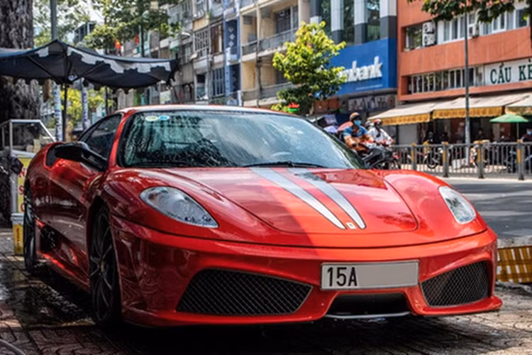 Nhìn vào bộ mâm của chiếc siêu xe Ferrari F430 mới về đội xe của ông Đặng Lê Nguyên Vũ, không quá khó để nhận ra nó từng thuộc sở hữu của 1 đại gia Hải Phòng
