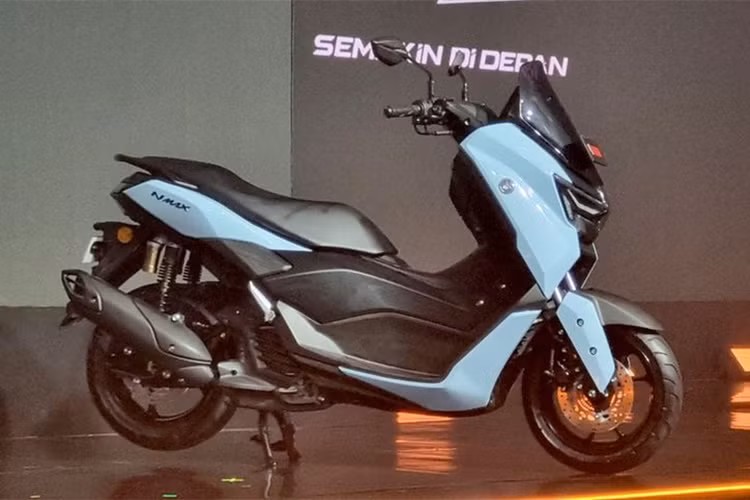 Mẫu xe ga Yamaha Nmax 2024 đã nhanh chóng thu hút sự chú ý của người tiêu dùng ở quốc gia vạn đảo này. Theo thống kê, 1.000 chiếc Nmax đã được đặt mua thành công qua nền tảng Blibli - một trong những sàn thương mại điện tử hàng đầu tại Indonesia.