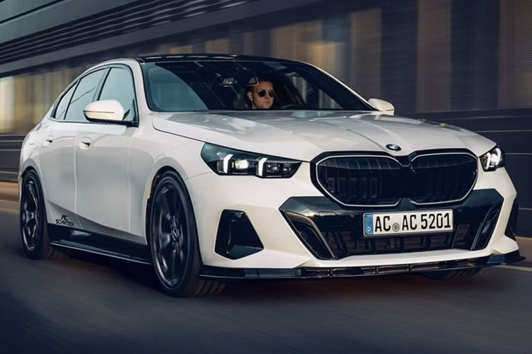 AC Schnitzer cũng đem đế cho xe tùy chọn nâng cấp với bộ lò xo mới và spacer cho BMW 5 Series và i5.