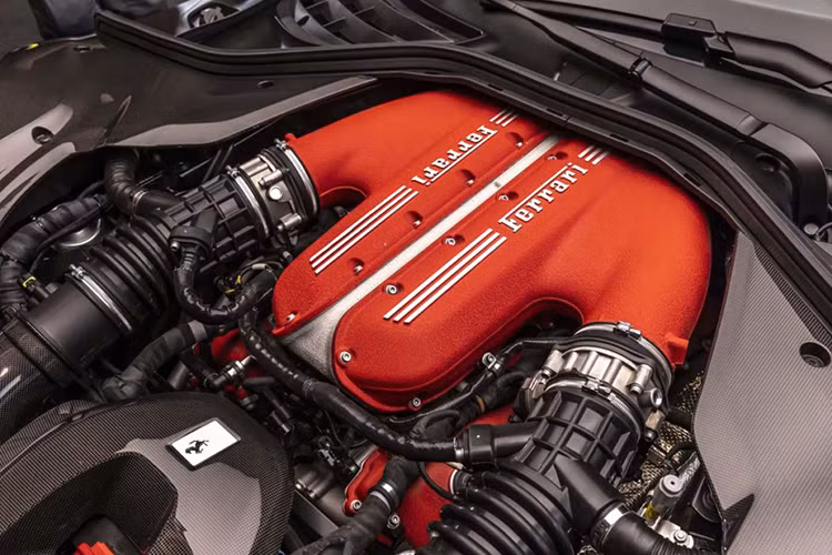 Ferrari 12Cilindri sẽ thay thế chỗ trống của dòng xe Ferrari 812 Superfast để lại, và tất nhiên, nó là mẫu xe thuần xăng, vì thế, dưới nắp capô của xe sẽ sử dụng động cơ V12, dung tích 6.5 lít, hút khí tự nhiên, với công suất lên đến 819 mã lực, thú vị là vòng tua máy cao nhất của xe đến 9.500 vòng/phút.