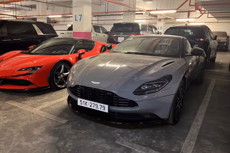 "Trái tim" V8 mang đến cho xe thể thao hạng sang Aston Martin DB11 công suất tối đa 510 mã lực và mô-men xoắn cực đại 675 Nm.