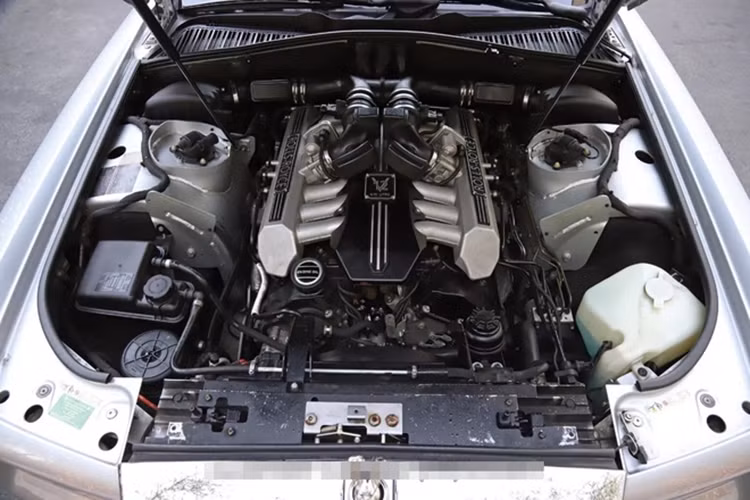 Hóa đơn cho thấy phần chi phí sửa chữa Rolls-Royce Phantom 2024 lớn nhất là công thợ (khoảng 42.000 USD – 1,069 tỷ đồng), trong khi các phụ tùng cần thay thế, sửa chữa cũng có giá cao gấp nhiều lần các mẫu xe thông thường.