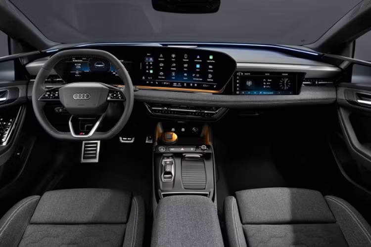 A6 e-tron còn sở hữu công nghệ hỗ trợ lái ADAS với nhiều tính năng hỗ trợ lái tiên tiến. Nằm dưới nắp capo của Audi A6 e-tron là 2 tùy chọn động cơ.