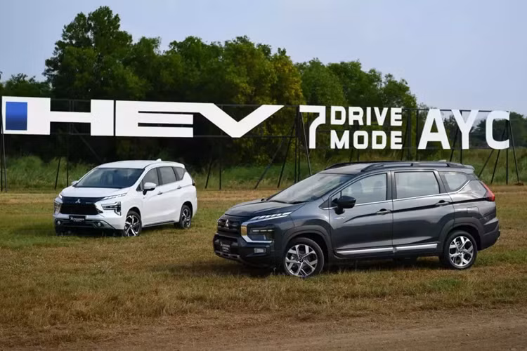 Chưa hết, Mitsubishi Xpander HEV và Xpander Cross HEV 2024 còn được trang bị hệ dẫn động cầu trước cũng như hệ thống Active Yaw Control (AYC) giúp kiểm soát lực phanh khi đánh lái gấp hoặc vào cua, tương tự Xforce.