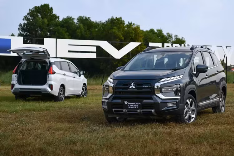Mẫu MPV này được lắp ráp tại Thái Lan thay vì Indonesia là do ưu đãi dành cho xe hybrid. "Ưu đãi tại Thái Lan dành cho xe hybrid lớn hơn nhiều so với ở Indonesia. Do đó, giá bán của xe hybrid tại Thái Lan có thể ngang bằng với xe dùng động cơ đốt trong", ông Katsuo Nakamura, Phó chủ tịch của Mitsubishi, từng giải thích.