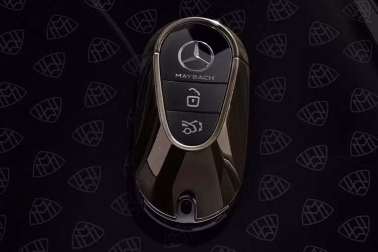 Nằm dưới nắp capo của Mercedes-Maybach S 580 Night Edition vẫn là động cơ V8 Biturbo 4.0L cho công suất 503 mã lực và mô-men xoắn 700 Nm. Công nghệ mild-hybrid ISG có thể hỗ trợ tối đa 23 mã lực và 205 Nm trong thời gian tức thời.