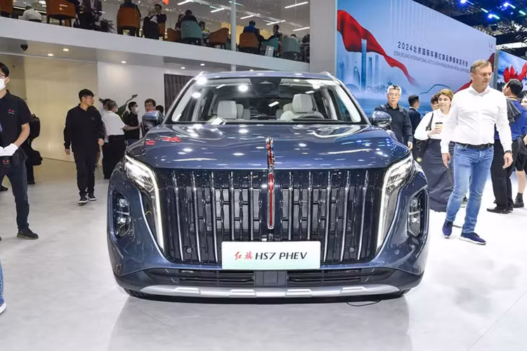 Việc mà hãng xe Trung Quốc cần làm tiếp theo là cho ra đời biến thể plug-in hybrid, tức động cơ xăng lai điện, nhằm mang đến nhiều sự lựa chọn.
