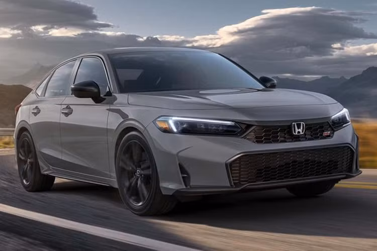 Honda nhận định Civic Si mới là "chiếc Civic Si thú vị nhất mà chúng tôi từng cung cấp cho khách hàng". Mẫu xe mới có khung gầm cứng hơn, bao gồm trụ B mới thấp hơn và bệ cửa sau trong khi bộ giảm chấn đã được tinh chỉnh lại.