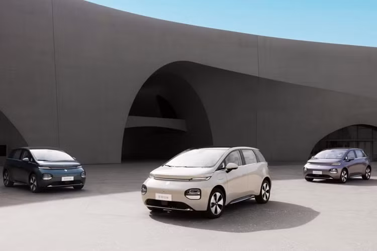 Wuling Cloud EV dự kiến sẽ dùng hệ truyền động tương tự Baojun Yunduo ở thị trường Trung Quốc. Nếu đúng như vậy, xe sẽ được trang bị mô-tơ điện mạnh 100 kW (khoảng 136 mã lực), kết hợp với pin LFP do công ty Liuzhou Huating New Energy Technology cung cấp.