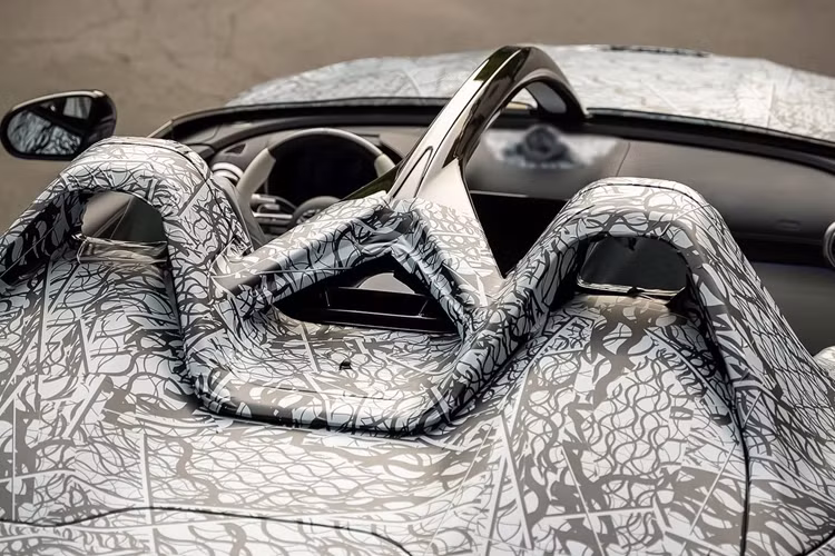 Khác với SLR Stirling Moss, PureSpeed sẽ được sản xuất nhiều hơn. Mercedes-AMG dự định sản xuất 250 chiếc Mythos đầu tiên và sẽ bán những chiếc xe này cho những người đam mê và sưu tập xe.