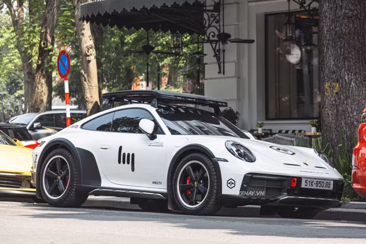 Trong năm nay, chủ kênh podcast “HIEU.TV” còn có kế hoạch đem chiếc Porsche 911 Dakar hàng hiếm của mình đi xuyên lục địa Á - Âu với 35.000 km. Dự kiến, chặng này sẽ xuất phát tại Việt Nam, đi qua Trung Quốc, Mông Cổ, Nga, Estonia, Latvia, Litva, Ba Lan, Czech, Áo, Hungary, Slovenia, Italy, Thụy Sĩ, Pháp và điểm dừng chân cuối tại Đức.