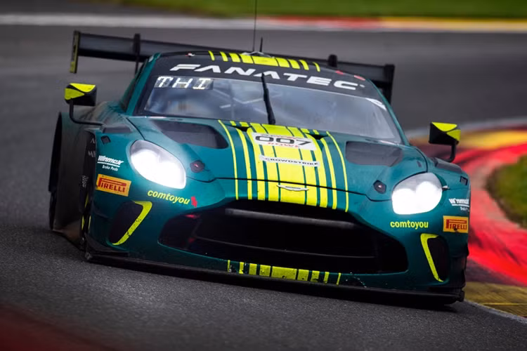 Phiên bản Aston Martin Vantage AMV24 mới được tạo ra để kỷ niệm chiến thắng mà Vantage GT3 giành được tại cuộc đua Spa-Francorchamps vào đầu năm nay và chỉ có 24 chiếc được sản xuất.