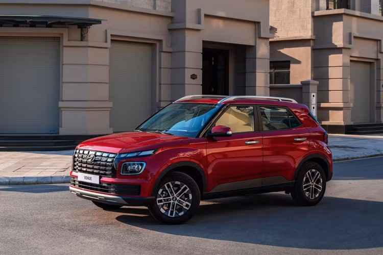Theo đó, khách mua xe Hyundai Venue 2024 mới giờ đây sẽ được ưu đãi từ 15 - 16 triệu (tùy phiên bản). Giá xe sau ưu đãi chỉ còn dao động từ 524 - 563 triệu đồng.