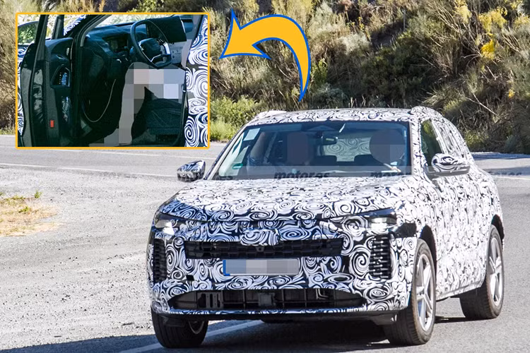 Qua đó, có thể thấy Audi Q5 thế hệ mới được trang bị cụm đèn pha LED có thiết kế sắc sảo và hiện đại hơn trước. Bên trong cụm đèn pha này, dải đèn LED định vị ban ngày được tách rời với cụm đèn chính. Đèn LED định vị ban ngày được đặt phía trên trong khi đèn pha Matrix LED nằm bên dưới.