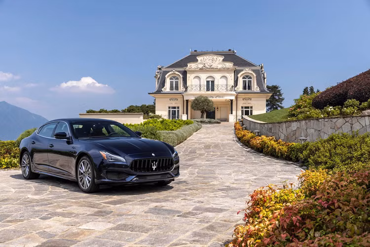 Hãng xe Italia đã từng tuyên bố chấm dứt việc sản xuất các dòng xe dùng động cơ V8 là Ghibli và Levante vào năm 2023, nay tiếp tục đến lượt mẫu Maserati Quattroporte Grand Finale động cơ V8.