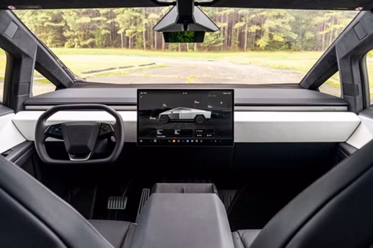 Chưa hết, Tesla Cybertruck 2024 còn được trang bị kính cường lực có khả năng ngăn vỡ tốt hơn. Hãng Tesla khẳng định kính sẽ không vỡ ngay cả khi va chạm với một quả bóng chày ở vận tốc 112 km/h.