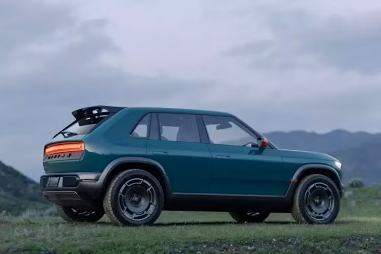 Hiện giá xe Rivian R3 2024 vẫn chưa được công bố. Trong khi đó, Rivian R2 có giá khởi điểm khoảng 45.000 USD. Giá bán của Rivian R3 được dự đoán sẽ dao động trong khoảng từ 30.000 - 40.000 USD.