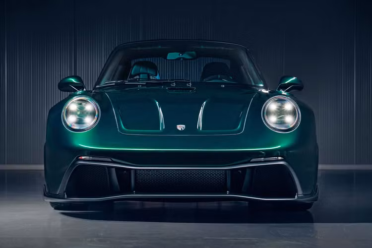 Trong vài năm gần đây, hãng độ đã hé lộ phiên bản 9×9 trên những chiếc xe đua Porsche của mình tại giải Le Mans, và công ty có trụ sở tại Đan Mạch cũng từng cho ra mắt dòng 7-97 dựa trên mẫu 911 cổ điển.