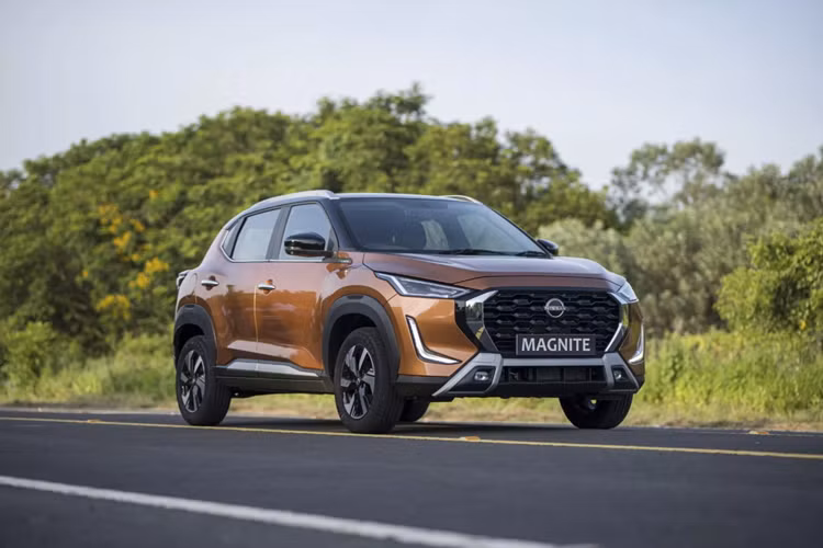 Về mặt an toàn, chiếc SUV được trang bị tiêu chuẩn với 6 túi khí nhưng không cung cấp bất kỳ hệ thống ADAS nào. Nissan Magnite được phát triển dựa trên kiến trúc CMF-A+ của liên minh Renault-Nissan-Mitsubishi.