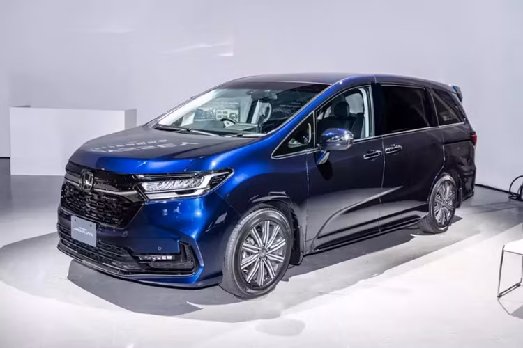 Tuy nhiên, có vẻ như màn tái xuất của Honda Odyssey 2024 mới không được khách hàng Nhật Bản đón nhận nồng nhiệt. Một số đại lý ở Nhật Bản cho biết họ chưa ký được hợp đồng đặt mua Honda Odyssey nào tính đến thời điểm này. Thậm chí, khách hàng còn không đặt lịch lái thử hay nhận catalog của mẫu xe này.